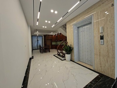 Phố ngọc lâm 81m2, 6 tầng, mt5m dân xây, gara 7 chỗ, thang máy - 23.x tỷ 2