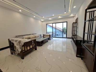 Phố ngọc lâm 81m2, 6 tầng, mt5m dân xây, gara 7 chỗ, thang máy - 23.x tỷ 1