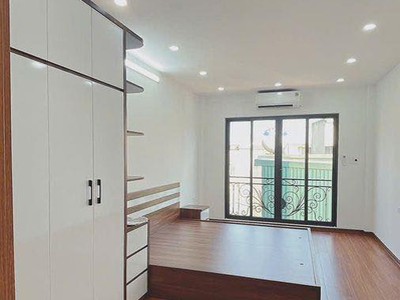 Hàng xóm vinhomes riverside 30m2 6 tầng, ô tô đỗ cổng - nhỉnh 7 tỷ 4