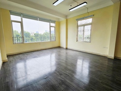 Cho thuê văn phòng 6 triệu ngay mặt đường nguyễn ngọc vũ 1