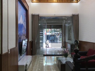 Cho thuê nhà khu phân lô Văn Cao, 5 p.ngủ khép kín  90m2 . 0