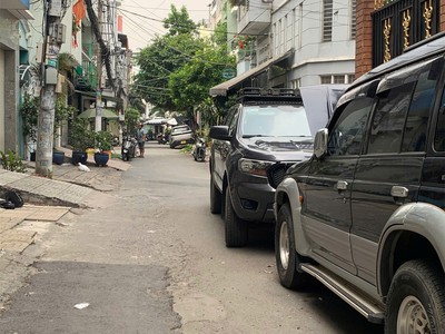 Thuê nhà nguyên căn hxt  lô góc quận 8, 4 tầng cải tạo đc 8pn, giá 30tr 3