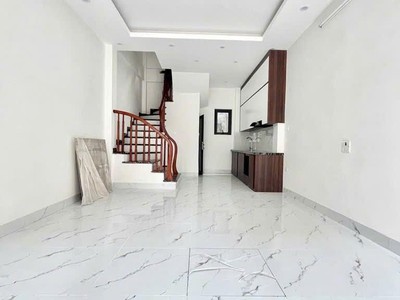 Bán nha rẻ mói ngô gia tự, long biên   5 tầng    36m2- mặt tiền 4m  giá chỉ 6,x tỷ. cách mặt phố 0