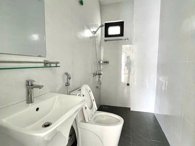 Bán nha rẻ mói ngô gia tự, long biên   5 tầng    36m2- mặt tiền 4m  giá chỉ 6,x tỷ. cách mặt phố 2