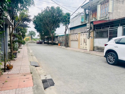 Bán lô 130m2 đất đẹp khối 11 quán bàu, lối 2 đường lệ ninh 2