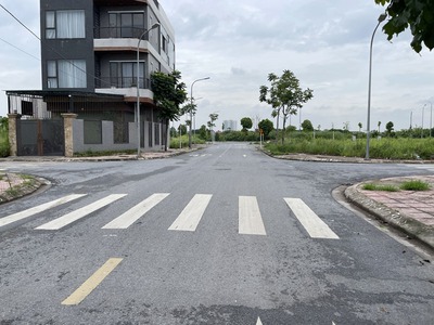 Cần bán căn góc 112m2 nhà 3,5 tầng khu đấu giá Cự Khối, Long Biên. Đường 17m cách hồ 30m 0