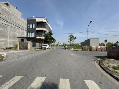 Cần bán căn góc 112m2 nhà 3,5 tầng khu đấu giá Cự Khối, Long Biên. Đường 17m cách hồ 30m 2