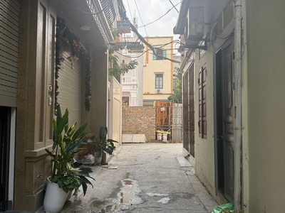 Hơn 6 tỷ nhà c4 phố trạm 35m x 3m5 oto đỗ cổng hiếm trong phân khúc. lh 0936123469 0