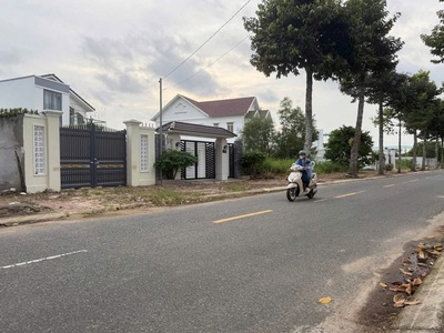 Bán đất mặt tiền - vị trí đắc địa tại : đường số 8 long điền 2