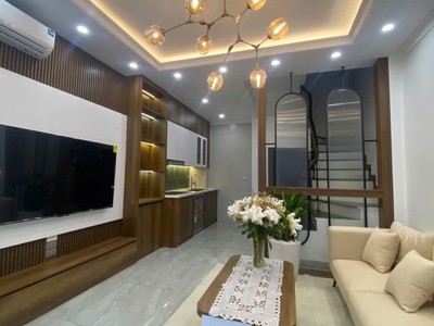 Bán nhà ngọc thụy   long biên - ô tô qua nhà   trước nhà có chỗ đỗ   full nội thất 0