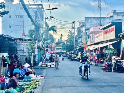 Bán nhà mặt tiền kinh doanh linh trung 90m , gần chợ, phạm văn đồng, giá chỉ 7.3 tỷ 2