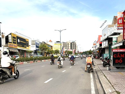 Nhà  5 tầng-dt sàn hơn 208m2,hxh ngay lê văn việt-hoàng hữu nam,q9  6tỷ9 3