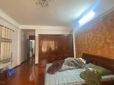 Bán đất tặng nhà ngọc lâm   90m    4 tầng   trung tâm long biên 2