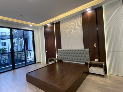 Bán nhà thượng thanh long biên diện tích 55m  nhà 5 tầng thang máy ở ngay 4