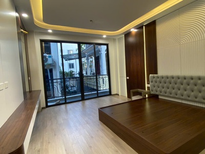 Bán nhà thượng thanh long biên diện tích 55m  nhà 5 tầng thang máy ở ngay 2