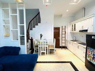 Bán nhà phúc lợi long biên dt 35m2 vài bước ra ô tô tránh hàng xóm vinhome full đồ ở sướng 0