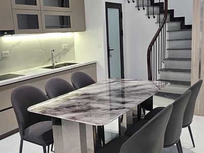 Bán nhà thượng thanh long biên diện tích 55m  nhà 5 tầng thang máy ở ngay 1