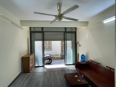 Nhà đúc btct, vị trí đẹp trung tâm quận đi lại thuận tiện. 0