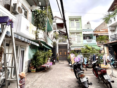 Bán nhà giảm chào- đ.tôn đản- kế bên khu ẫm thực vĩnh khánh- ngang nở hậu - lưu thông tôn thất 2