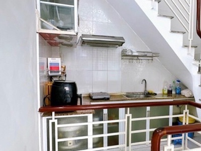 Bán nhà mt đ.số- xe hơi đậu cửa- mt kinh doanh đa ngành nghề- lưu thông vĩnh hội - khánh hội- bến 1