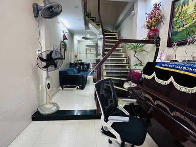 Bán nhà hxh quận 1 trần hưng đạo, 3 tầng mới đẹp, 3pn, giá nhỉnh 5 tỷ 1