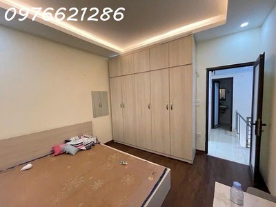 Bán nhà phúc lợi   long biên   30,8m    mặt tiền 4,2m   2 tầng chắc chắn   giá chỉ 5 tỷ   vị trí 2