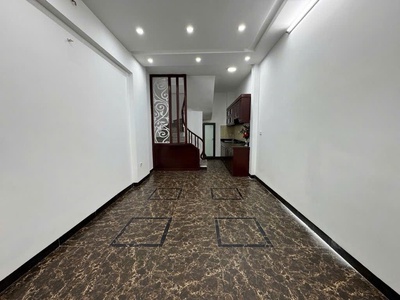 Bán nhà lĩnh nam ô tô cách 20m gần chợ, gần trường đại học 32m giá yêu thương 1