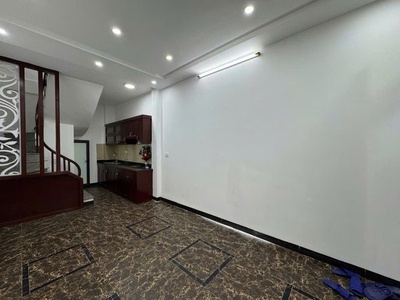 Bán nhà lĩnh nam ô tô cách 20m gần chợ, gần trường đại học 32m giá yêu thương 3