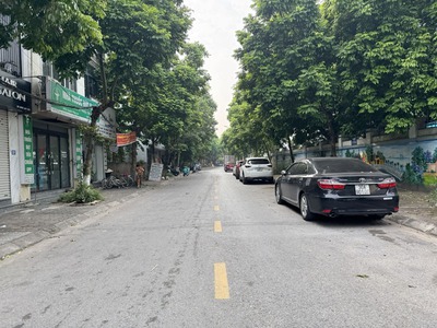 Cần bán 81,5m2 đất thổ cư đường 13m ngay chợ Phúc Lợi. Phù hợp ở kết hợp Văn Phòng/ Cty 8