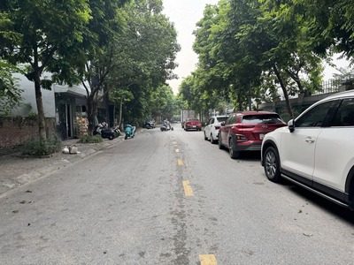 Cần bán 81,5m2 đất thổ cư đường 13m ngay chợ Phúc Lợi. Phù hợp ở kết hợp Văn Phòng/ Cty 9