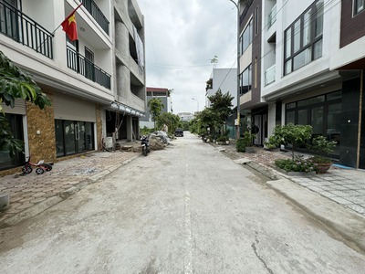 Cần bán 81,5m2 đất thổ cư đường 13m ngay chợ Phúc Lợi. Phù hợp ở kết hợp Văn Phòng/ Cty 1