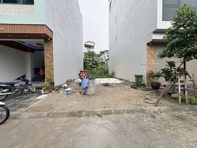 Cần bán 81,5m2 đất thổ cư đường 13m ngay chợ Phúc Lợi. Phù hợp ở kết hợp Văn Phòng/ Cty 4