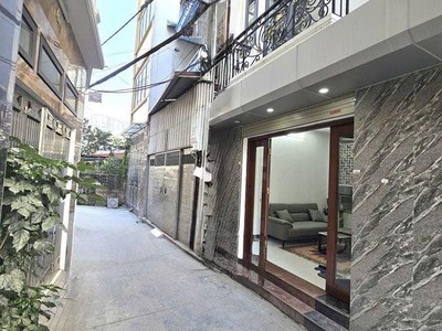 Nhỉnh 6 tỷ, hàng xóm vinhomes riverside 30m2, 5 tầng, ô tô cạnh nhà, ngõ thông 0