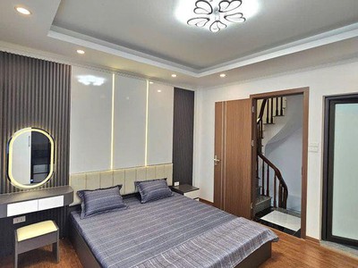 Nhỉnh 6 tỷ, hàng xóm vinhomes riverside 30m2, 5 tầng, ô tô cạnh nhà, ngõ thông 3