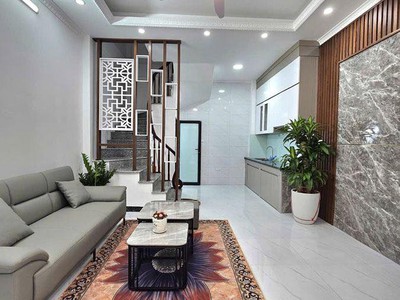 Nhỉnh 6 tỷ, hàng xóm vinhomes riverside 30m2, 5 tầng, ô tô cạnh nhà, ngõ thông 2