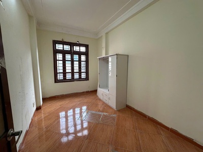 Cho thuê nhà ngõ ô tô bùi xương trạch, 30m x 3 tầng, giá 9 triệu 4