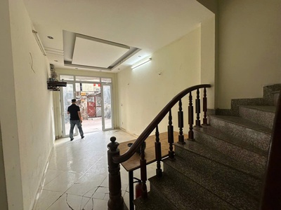 Cho thuê nhà ngõ ô tô bùi xương trạch, 30m x 3 tầng, giá 9 triệu 1