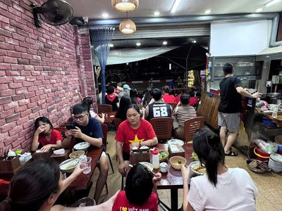 Cho thuê nhà mặt phố văn cao, 35m2 5 tầng mt 6m kd spa, hàng ăn, slon, vp công ty. 35tr 2