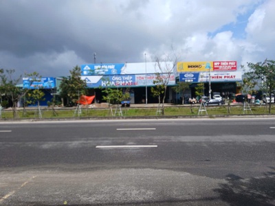 Nhà 4 tàng ngay trung tâm phố tây nha trang vừa ở vừa kinh doanh tốt 0