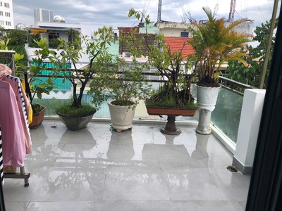 Nhà 4 tàng ngay trung tâm phố tây nha trang vừa ở vừa kinh doanh tốt 3