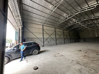 Cho thuê kho xưởng ở bắc hồng, đông anh, hà nội. diện tích 500m xưởng cao 9.5 m xe container đỗ cửa 2