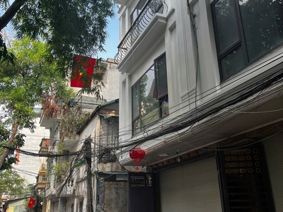 Nhà đẹp ở ngay, bán nhà lạc long quân, ô tô, gần võng thị, chỉ 13 tỷ 3