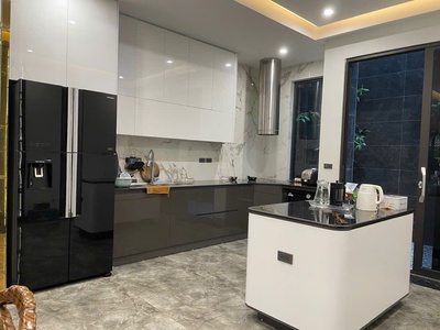 Nhà đẹp ở ngay, bán nhà lạc long quân, ô tô, gần võng thị, chỉ 13 tỷ 1