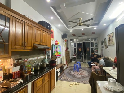 Bán nhà đức giang long biên, 42m , 5 tầng, ô tô vào nhà, giá 10.xx tỷ 2