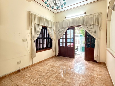 Nhà mặt tiền đường tản viên - khu bàn cờ phước  hoà - trung tâm nha trang. giá15.5tỷ dt: 145m2  mọi 0