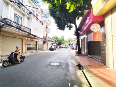 Đất mặt đường khúc thừa dụ sát thiên lôi, 200m, ngang 8m, giá 20.9 tỉ 2