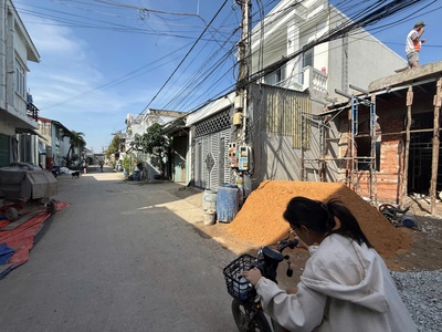 Bán nhà sổ riêng xây mới, vị trí đẹp, ở, buôn bán kinh doanh đều được. 2