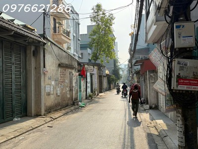 Hiếm -bán đất việt hưng   60m    giá 8,x tỷ 1