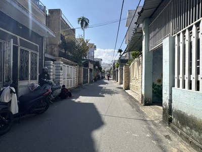 Hotkiệt ô tô tránh chỉ 5.x đồng - sẵn nhà 3 tầng kiên cố - dt 62.2m2  3.8x16.4  nở hậu nhẹ - vị 2