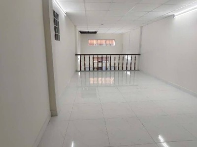 Hẻm xe hơi âu dương lân, nhà nở hậu, 3pn, shr hoàn công 0